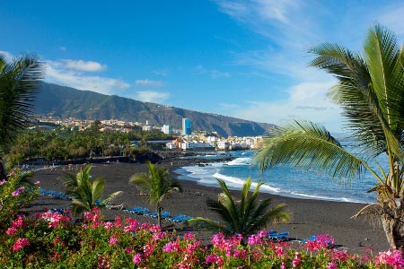 Dunkler Strand auf Teneriffa